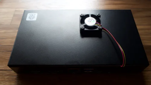RPi CM5 I/Oボードと専用ケースはミニPCみたいな外観